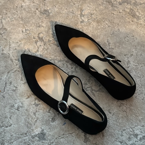 Nine West Aimee  Sz 10 1/2 pointed Mary-Jane Flats Black suede side buckle shoes - Picture 5 of 12